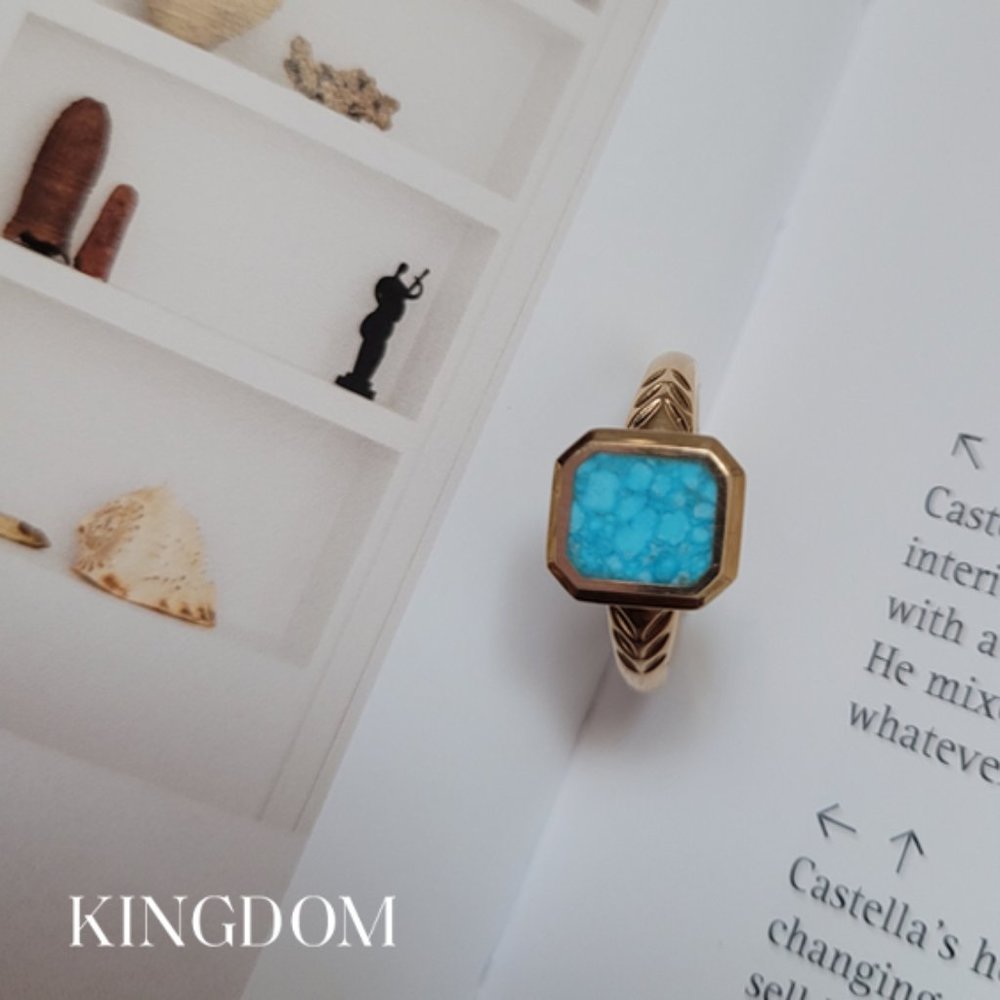 Gold Kingman Turquoise Ring